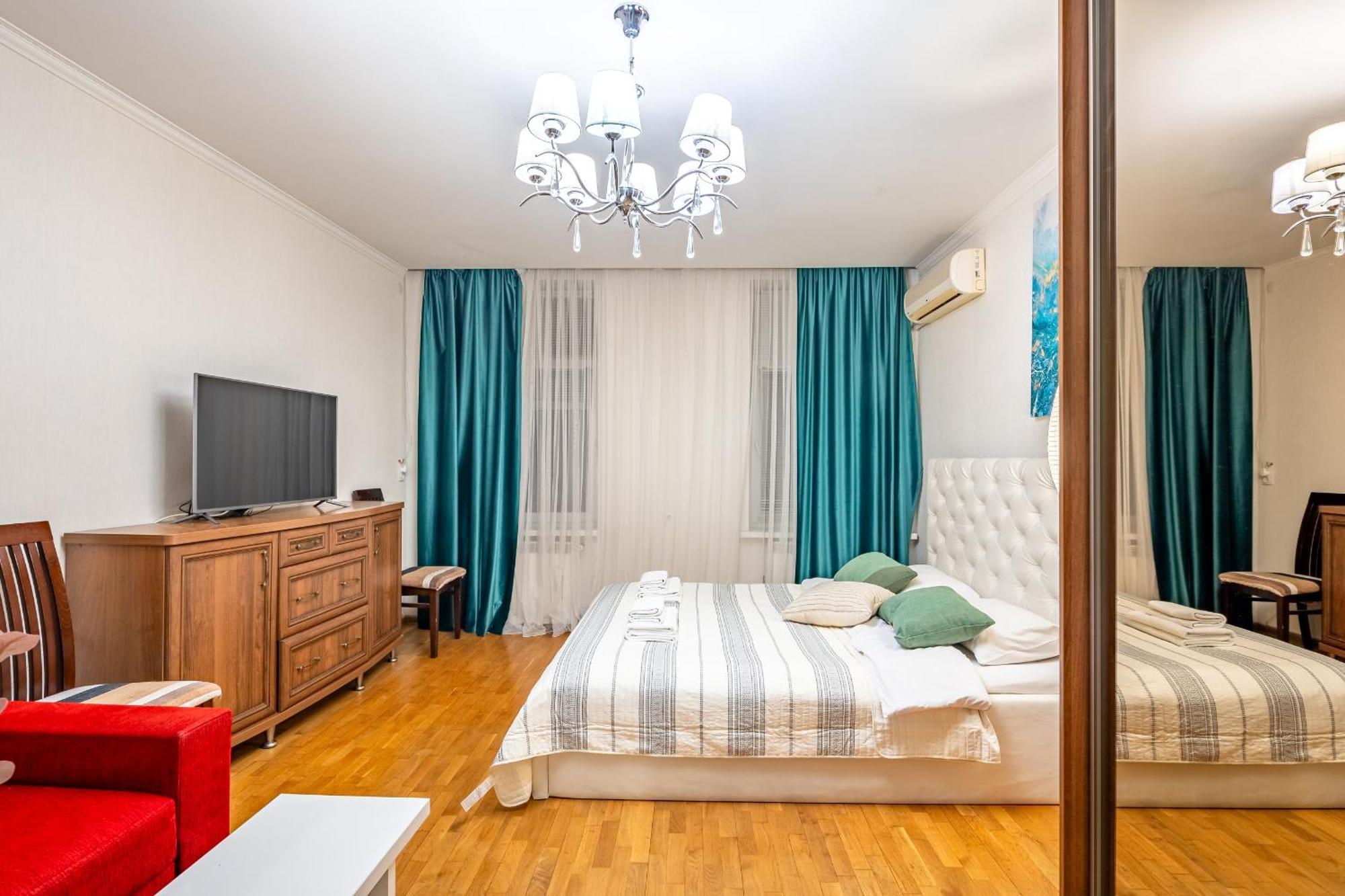 Just Another Comfy Apartment On The Main Squere. 2 Bedrooms, Own Heating, Ac Lviv Ngoại thất bức ảnh